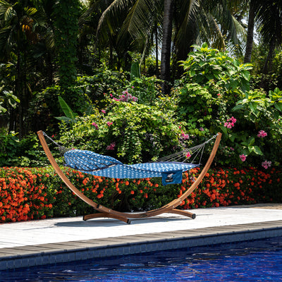 Large Tufted Hammock with Detachable Pillow