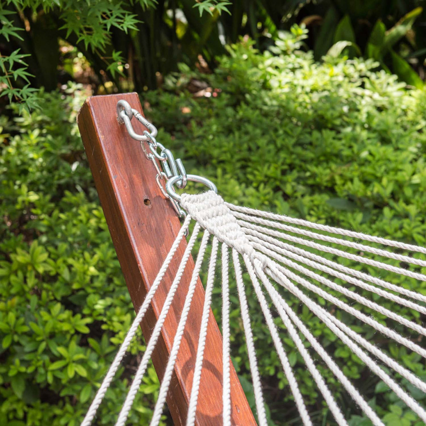 Close-up of the crafted rope knot on the Lazy Daze double quilted hammock, showcasing its durability.#color_burgundy