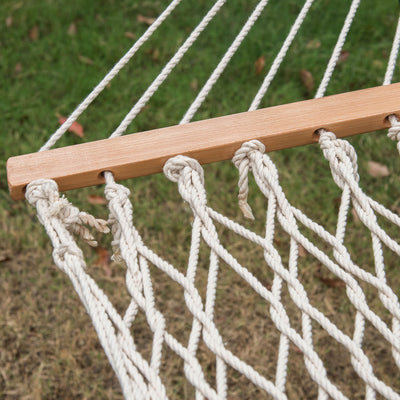 Detailed view of the spreader bar on the Lazy Daze Double Traditional Cotton Rope Hammock with Pillow.#color_with-pillow