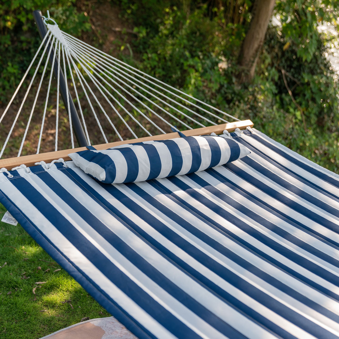 Comfortable fabric and pillow of the Lazy Daze Large Double Stripes Hammock in Blue White Stripes.#color_blue-white-stripes