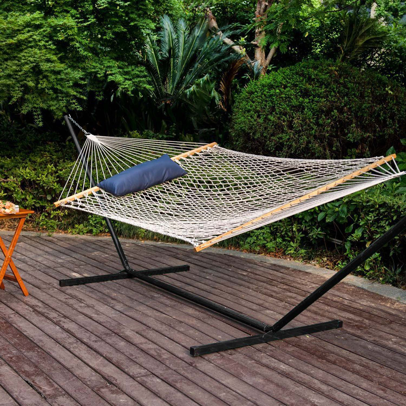 Lazy Daze rope hammock combo without cushion set up in a backyard.#color_blue-pillow