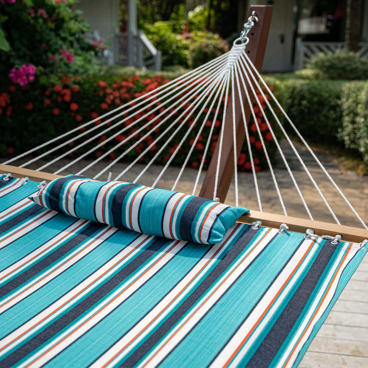 Detachable pillow detail on the Lazy Daze Sunbrella Single-layer Hammock in Token Surfside color.#color_token-surfside